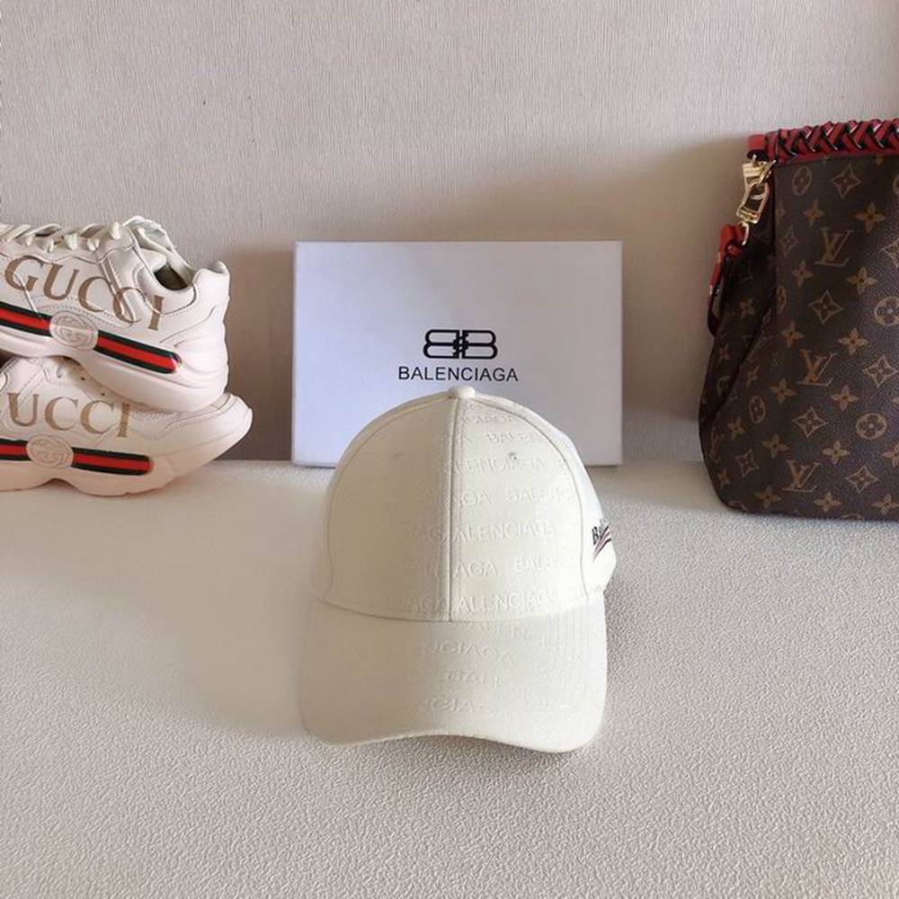 Ba*len*cia*ga hat